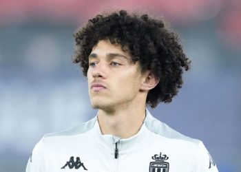 مانشستر سيتي الأقرب للتعاقد مع ماغنيس أكليوش