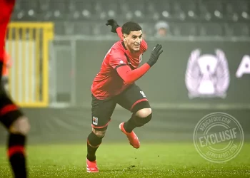 سفيان بن جديددة يوقع رسميًا مع المغرب الفاسي حتى عام 2028