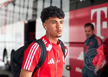 هل يتجه آدم أزنو للعودة إلى إسبانيا؟