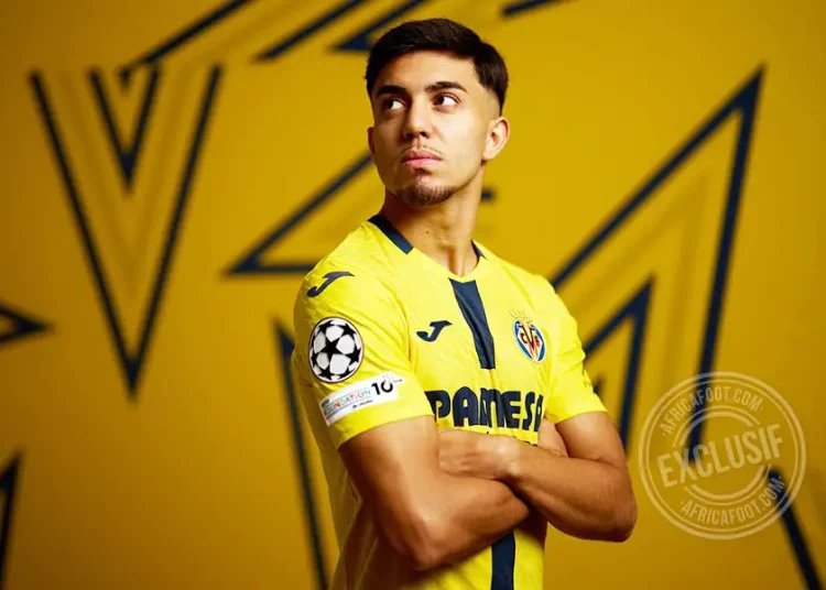 إلياس أخوماش مرتبط بنادي رايو فاليكانو، ومحيطه ينفي ذلك