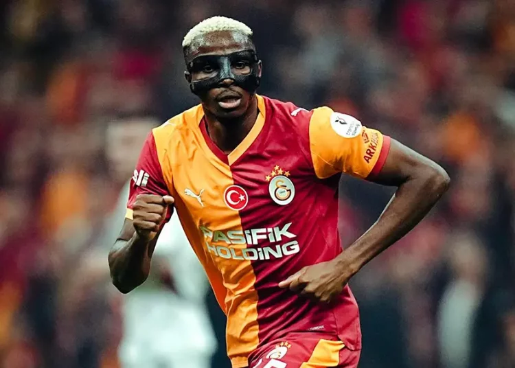 بند في عقد نابولي يمنع انتقال فيكتور أوسيمين إلى يوفنتوس